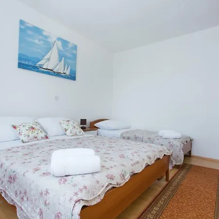 Apartman Paula 1 公寓 *